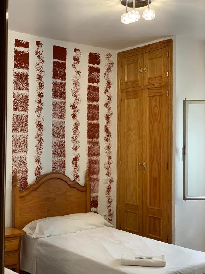 Hostal Sesena Bagian luar foto