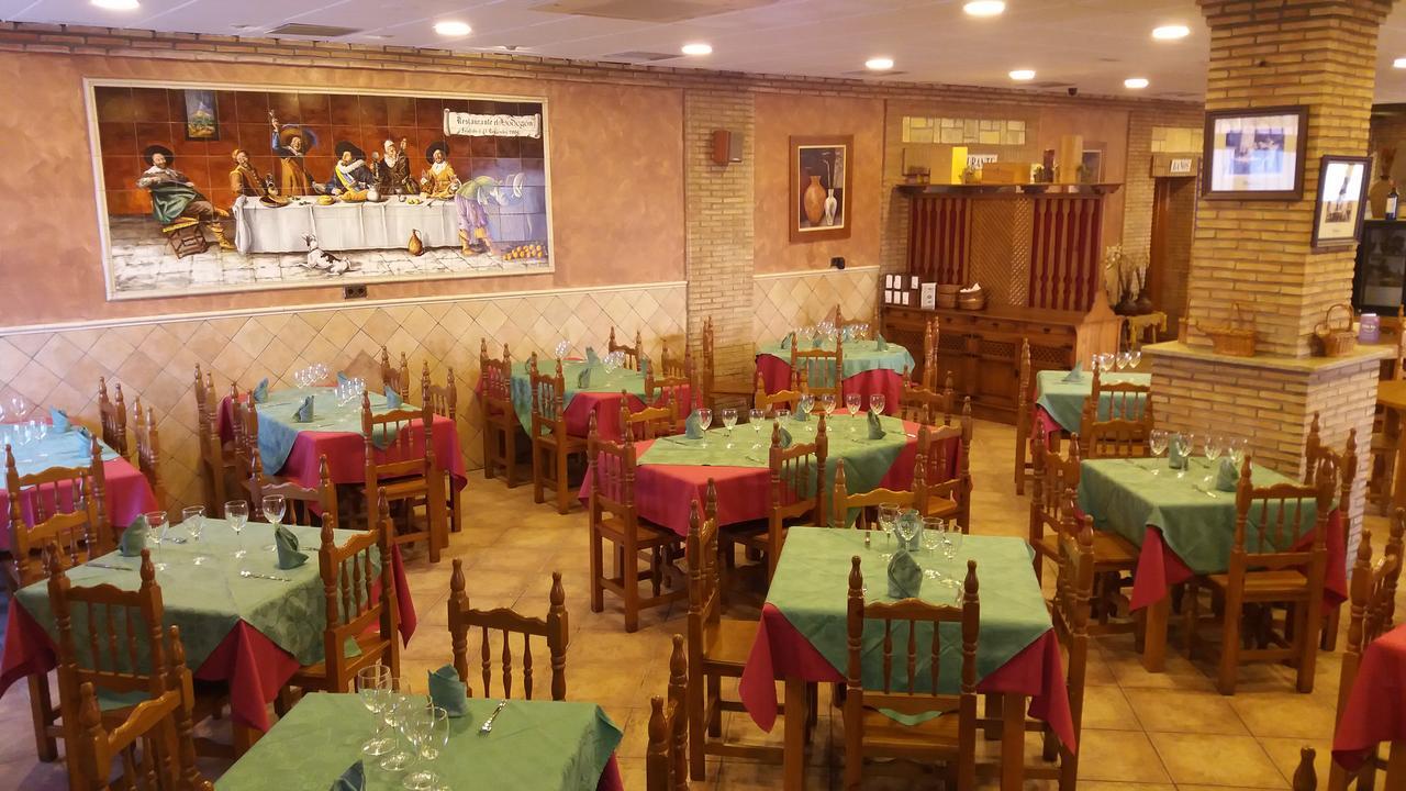 Hostal Sesena Bagian luar foto