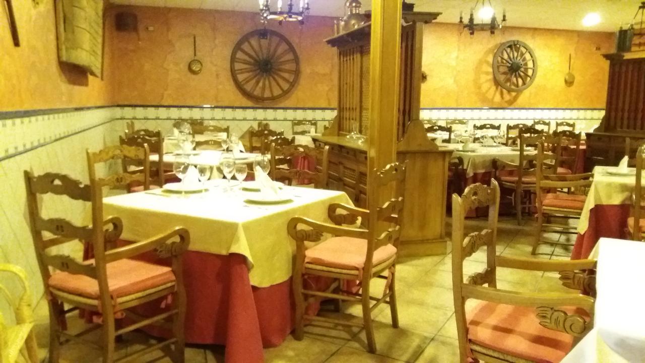 Hostal Sesena Bagian luar foto